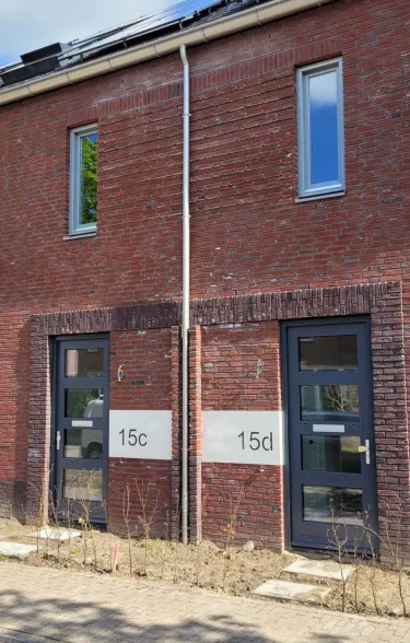 Rijtjeshuizen opgeleverd in Werkhoven van prefab betonnen gevelelementen