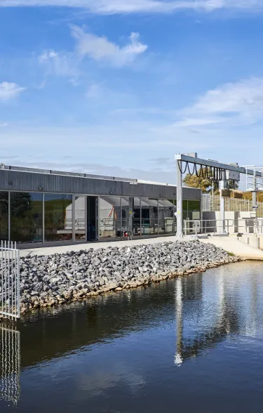 Watergemaal in Waalwijk van schoonwerk prefab beton