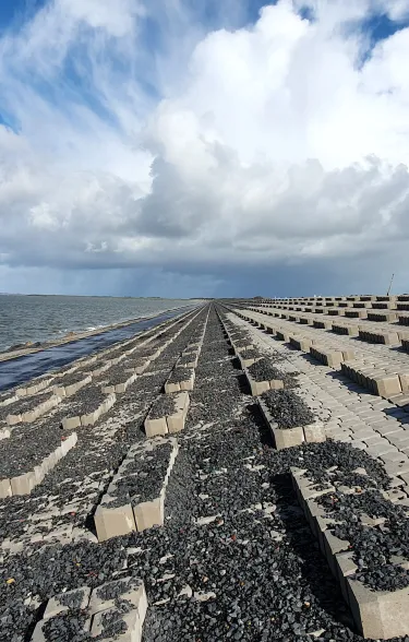 Gerenoveerde Afsluitdijk met de Basalton Quattroblock