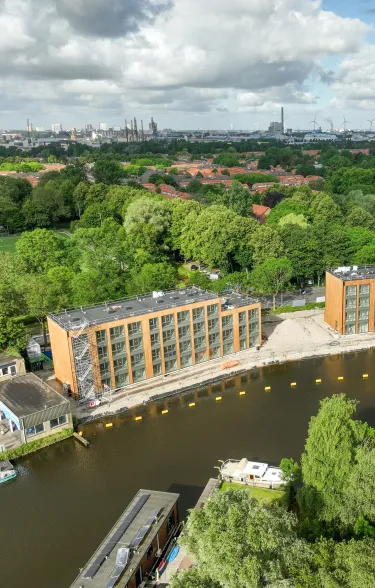 Luchtfoto modulaire woningen in Amsterdam