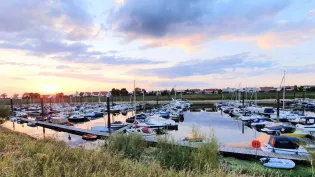 Oeverversteviging in Jachthaven Lathum in Dusseldorp