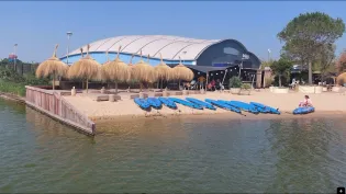 Hellingbaan van Betomatten PE-VB bij Beachclub Akqa