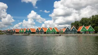 Foto vanaf het water van vakantiepark Landal Greenparks Volendam