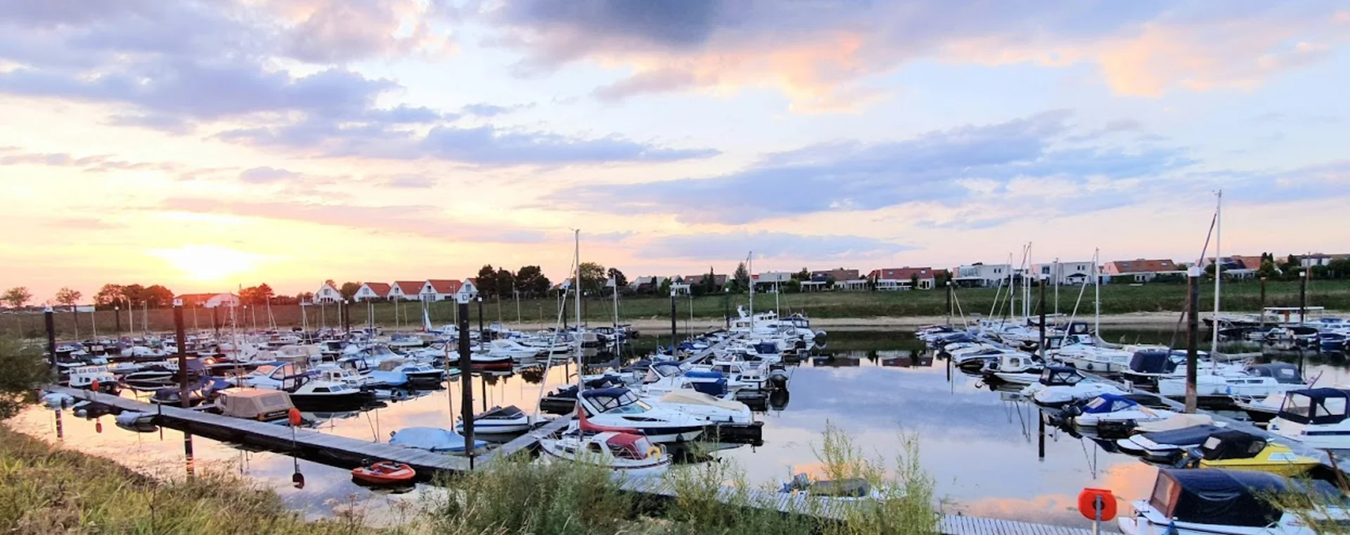 Oeverversteviging in Jachthaven Lathum in Dusseldorp