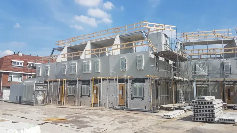 Prefab beton binnenwanden met ingestort kozijnen in Schiedam