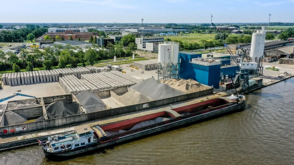 Luchtfoto Fabrieksterrein Holcim Coastal