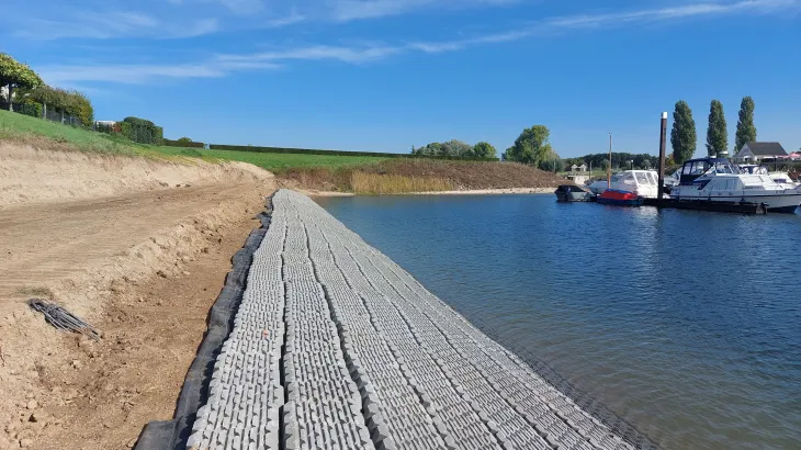 Plaatsen Betomat PE-GR in de Jachthaven Lathum