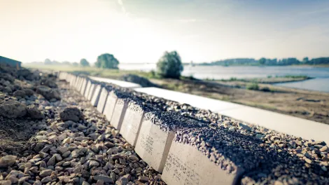 Holcim Coastal verstevigd Wolferen Sprok met Basalton blokken