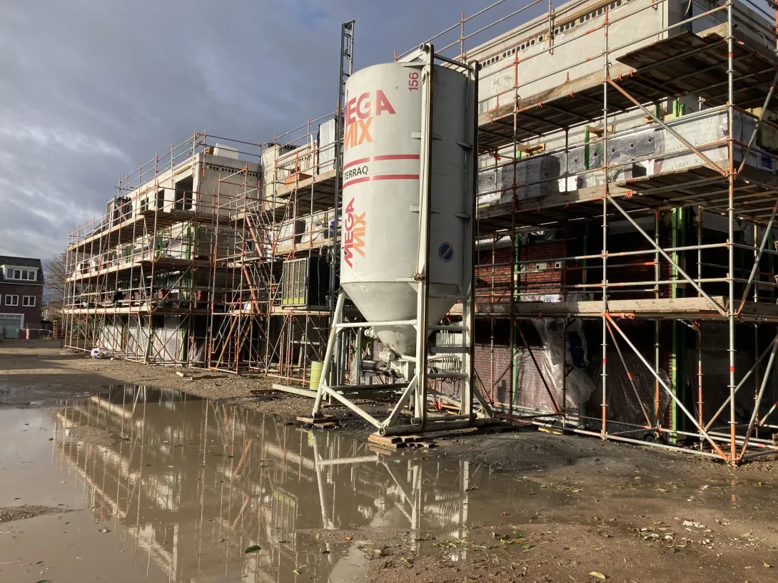 Prefab betonnen casco geleverd en geplaatst in Tegelen