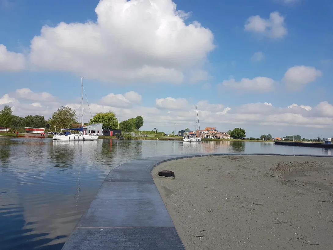 Kademuren (Betowall) in Goes aan de Goese Diep