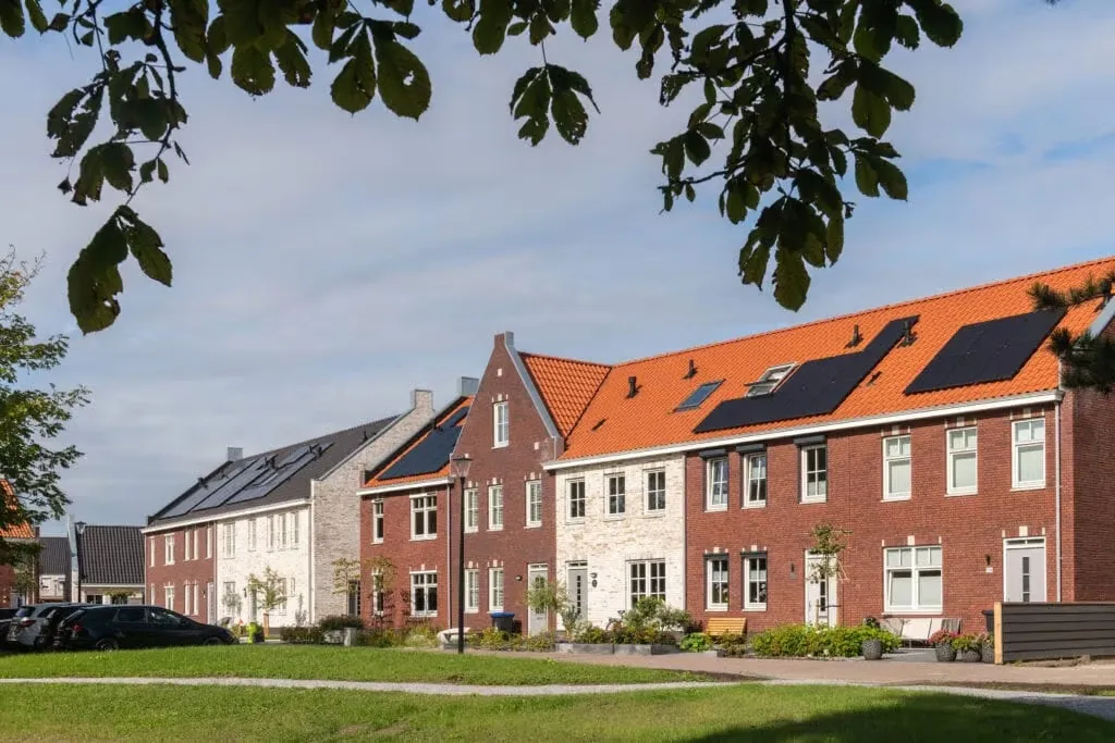 Rijtjeshuizen in Sommelsdijk gemaakt van prefab beton