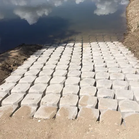 Betomat Basalton is geplaatst en aangevuld met zand