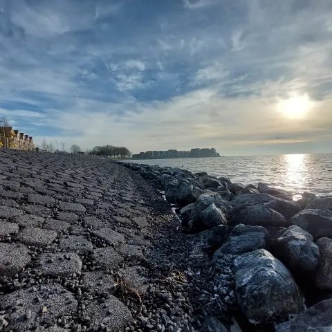 geplaatste Basalton STS met stortsteen op de markermeerdijk
