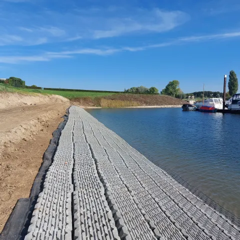 Plaatsen Betomat PE-GR in de Jachthaven Lathum