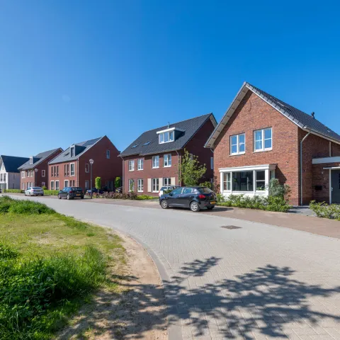 Nieuwbouwwoningen in Prinsenbeek van Prefab betonwanden