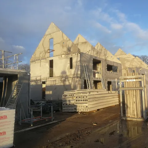 Bouwplaats met prefab beton elementen in Zutphen