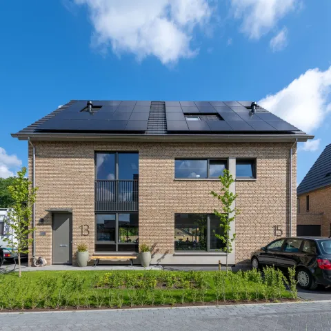 twee onder een kap van prefab beton in Zutphen 