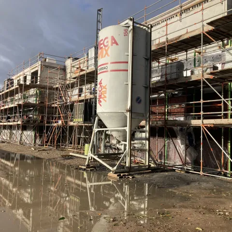 Prefab betonnen casco geleverd en geplaatst in Tegelen