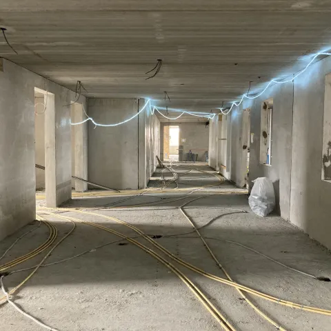 Appartementencomplex van binnen met prefab beton elementen in Tegelen