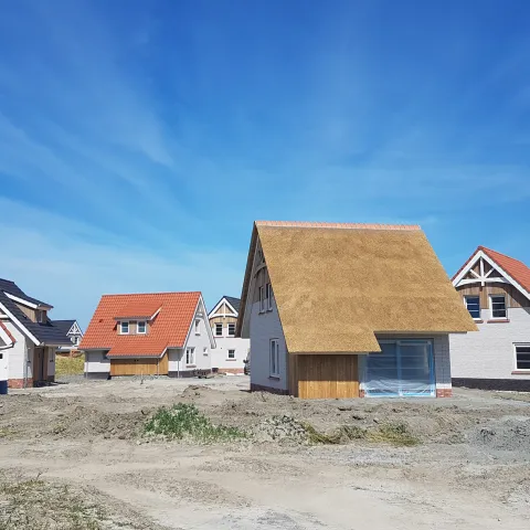 Vakantiewoningen gemaakt van prefab beton wanden in Beach Resort