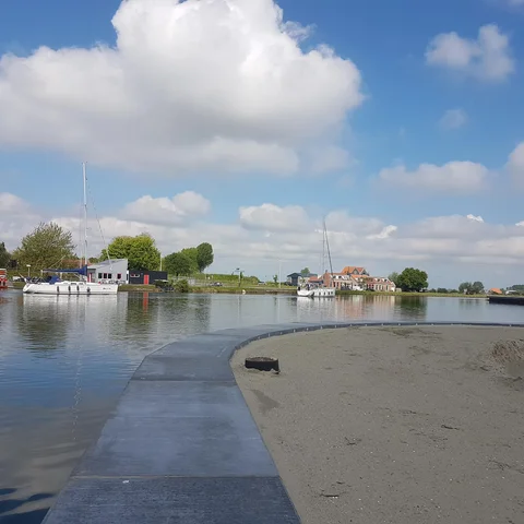 Kademuren (Betowall) in Goes aan de Goese Diep