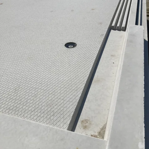 Prefab balkon met wafelpatroon