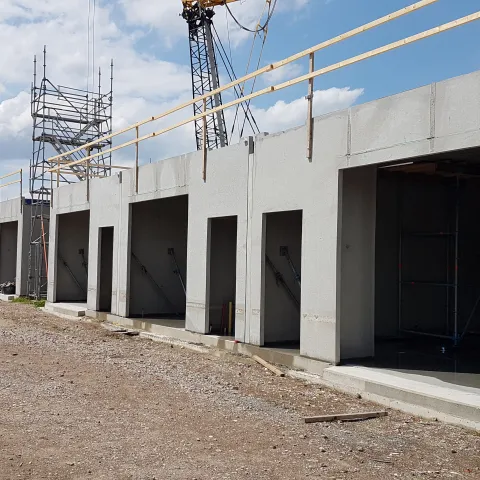 Prefab betonwanden geleverd en geplaatst in Leusden