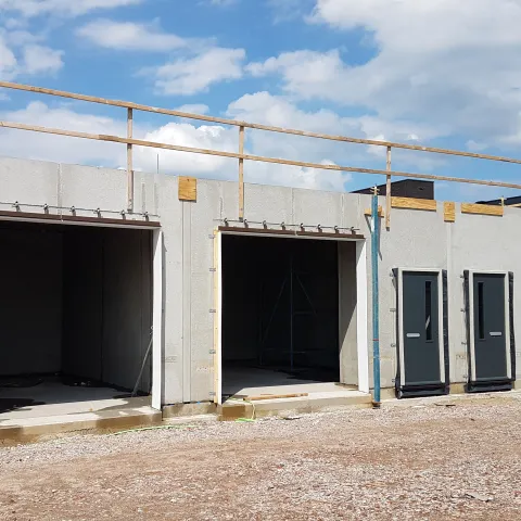 Bedrijfsunit van Prefab betonwanden in Leusden