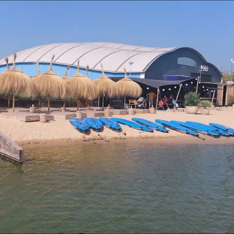 Hellingbaan van Betomatten PE-VB bij Beachclub Akqa