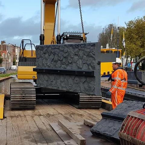 Prefab Antreciet Betowall Basalt element in de kraan