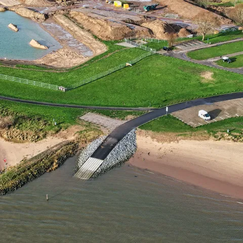 Luchtfoto hellingbaan van Betomatten in Salmsteke