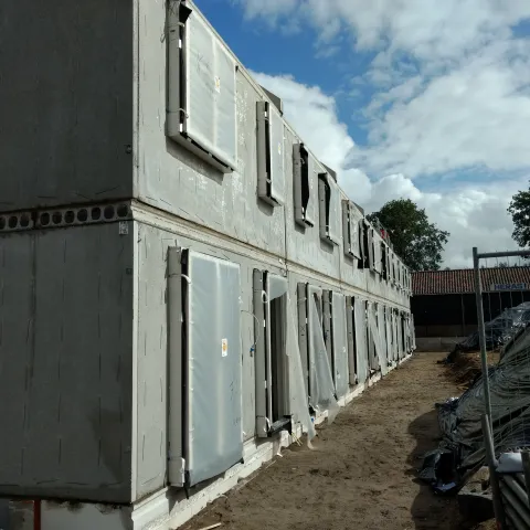 prefab beton wanden met ingestorte kozijnen in Soesterberg  