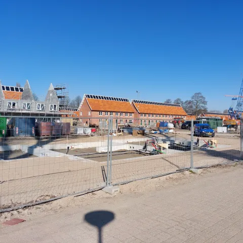 Nieuwbouw woningen in Rotterdam met prefab beton wanden en toppen