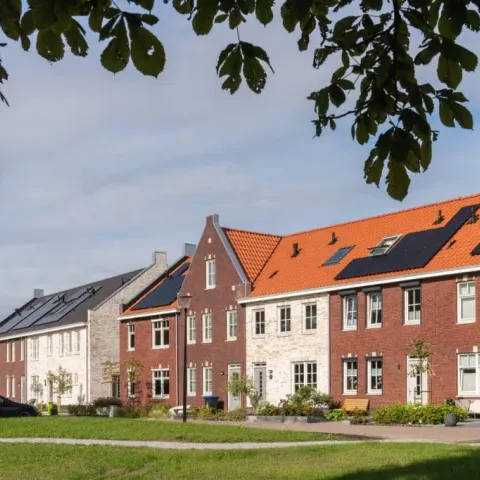 Rijtjeshuizen in Sommelsdijk gemaakt van prefab beton