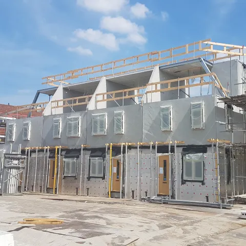 Prefab beton binnenwanden met ingestort kozijnen in Schiedam