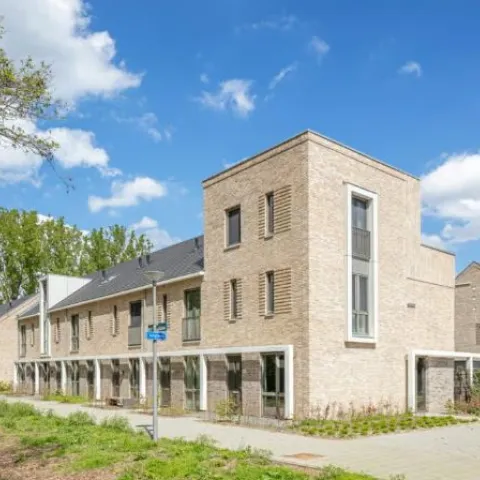 hoekwoning in een blok in Hoogvliet