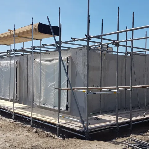 Prefab binnenwanden met ingestorte kozijnen van grondgebonden woningen