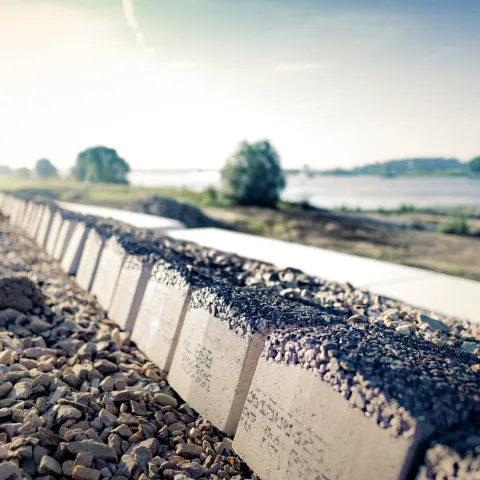 Holcim Coastal verstevigd Wolferen Sprok met Basalton blokken